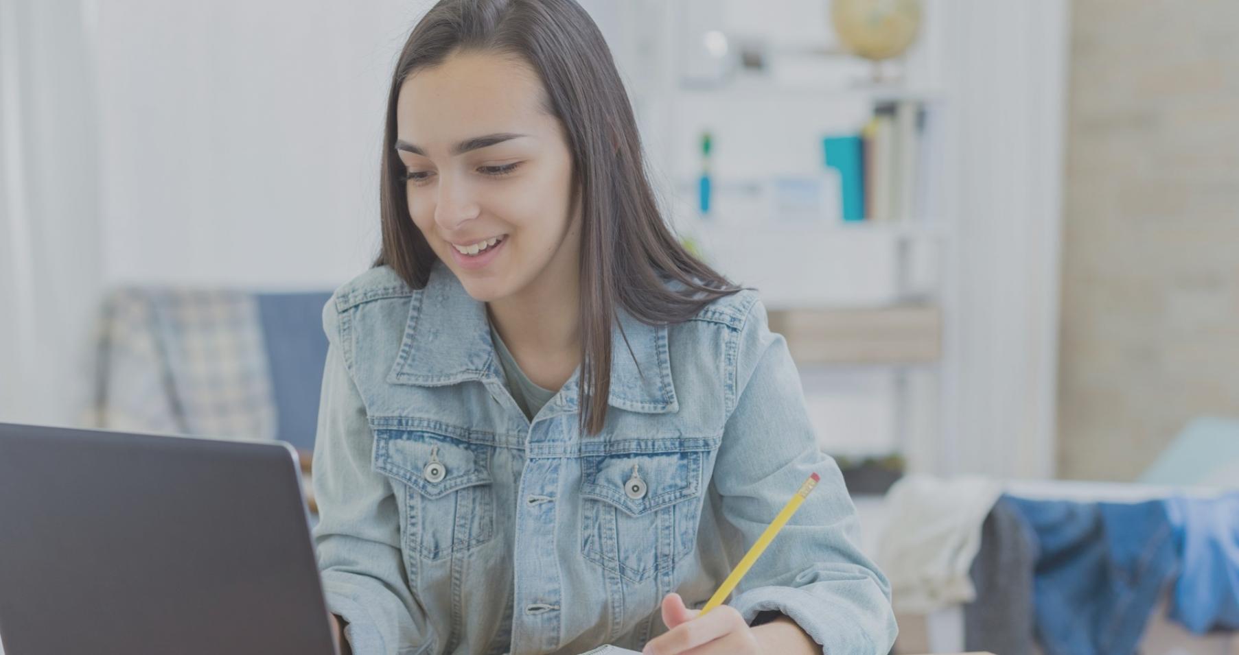 Live online session between instructor and creative business learner
